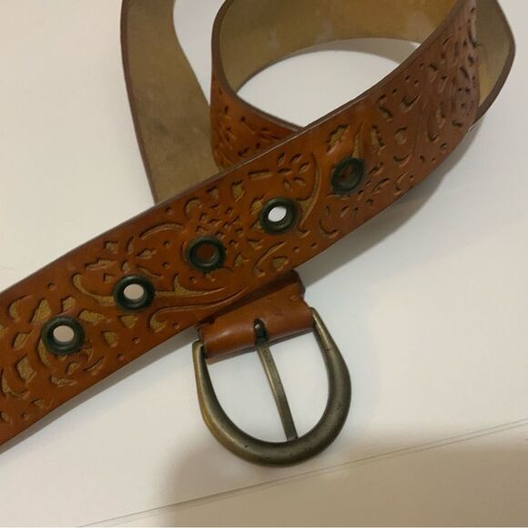Fossil Vintage Genuine Tooled Leather Studded Belt Brown Size M Floral - Picture 7 of 9